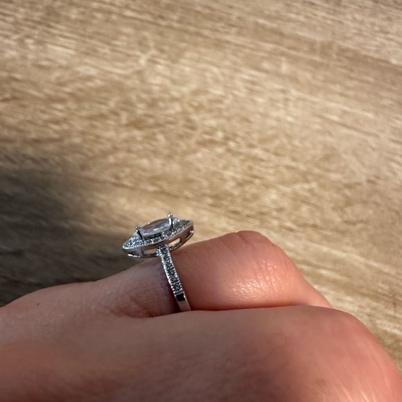 NWOT CHUNKY RHODIUM MULTI STONE RING - SIZE 6 - Picture 6 of 8